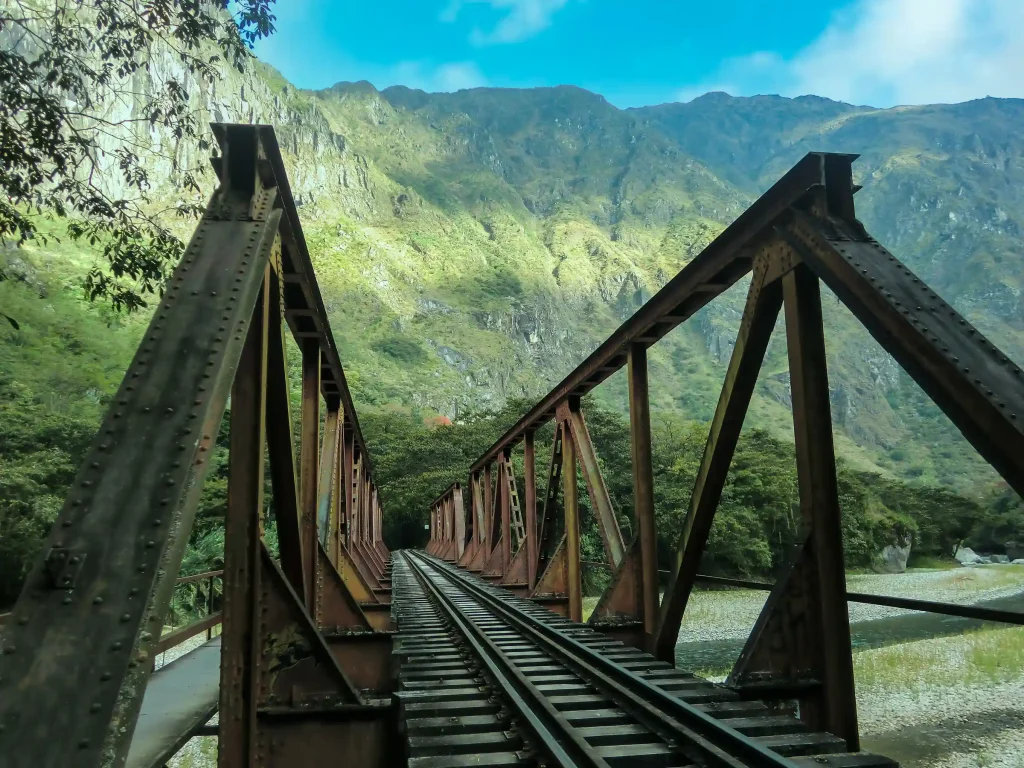 steel-bridge-where-tracks-train-pass-cusco-peru