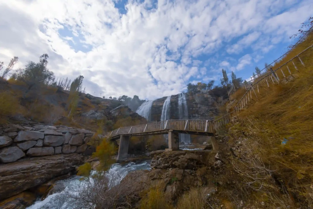 tortum-waterfall-located-erzurum-turkey-is-one-largest-waterfalls-country