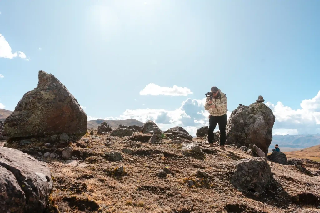 tourists-their-way-ausangate-mountain-city-cusco (1)
