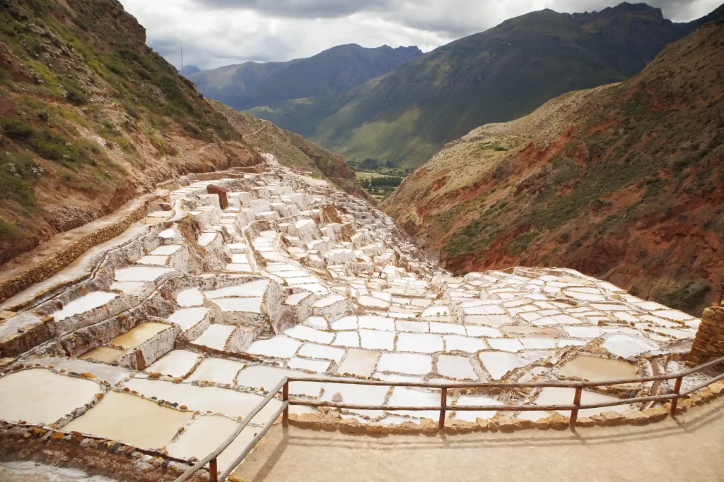 view-salt-mines-maras-sacred-valley-incas-urubamba-cusco-peru (1)